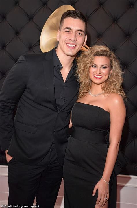 tori kelly boyfriend